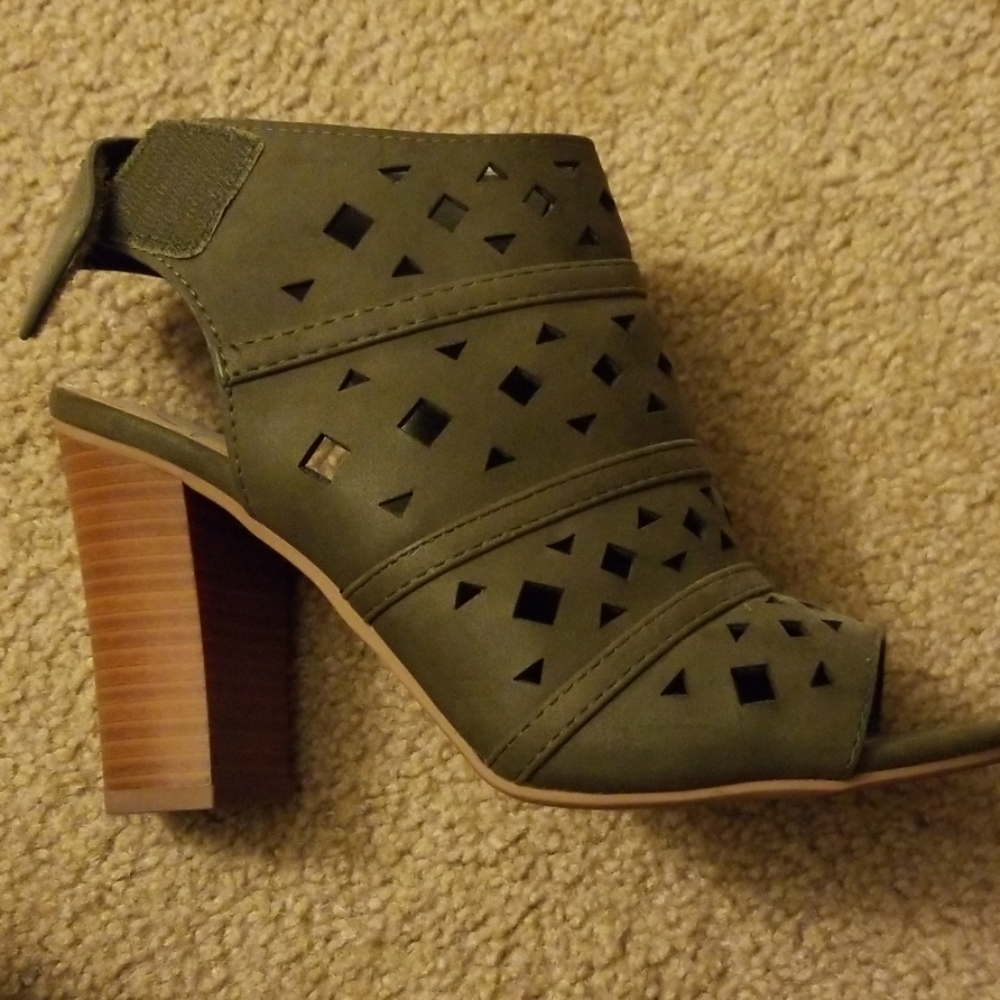 Ankle boots